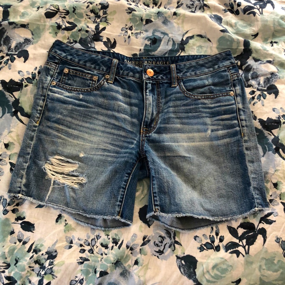AEO Light Denim Distressed Jean Shorts - Az 8